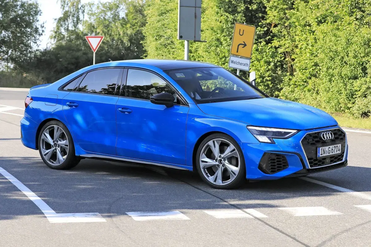 Nuova Audi S3: guardatela senza veli! [Foto spia] (3)