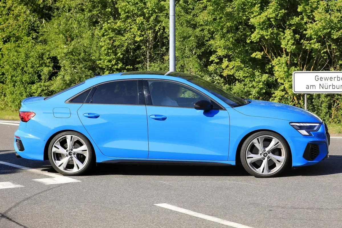 Nuova Audi S3: guardatela senza veli! [Foto spia] (5)