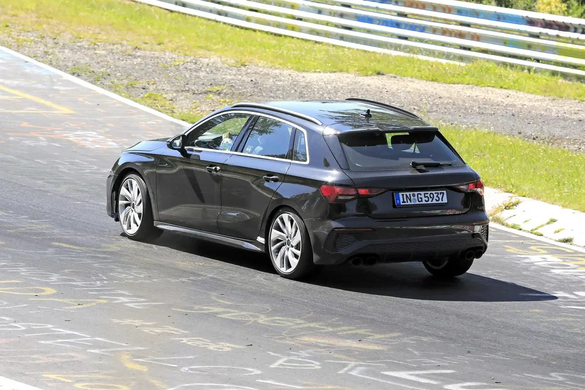 Nuova Audi S3: guardatela senza veli! [Foto spia] (5)