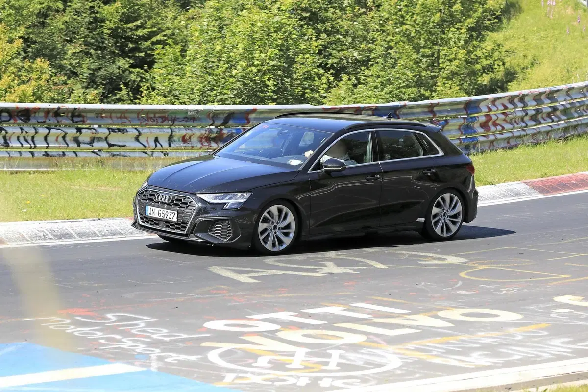 Nuova Audi S3: guardatela senza veli! [Foto spia] (2)