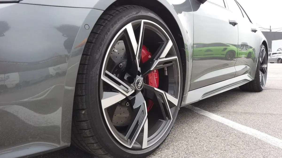 AUDI RS6 Avant 2020 | La nuova generazione da 600 CV provata in pista e su strada (8)