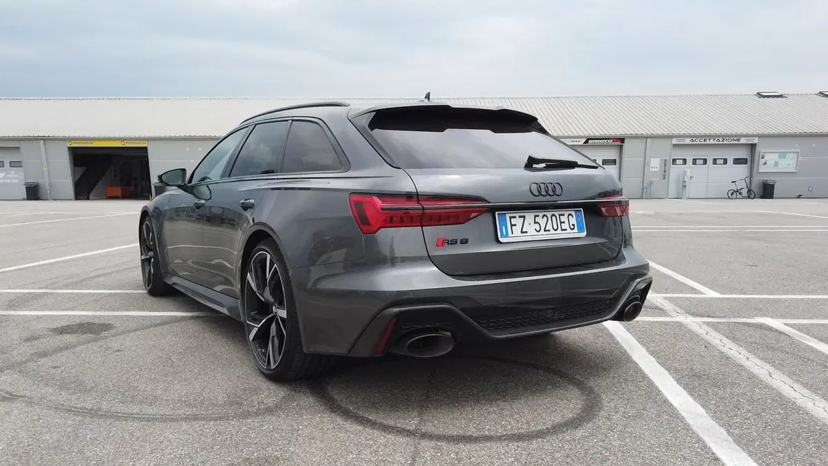 AUDI RS6 Avant 2020 | La nuova generazione da 600 CV provata in pista e su strada (3)