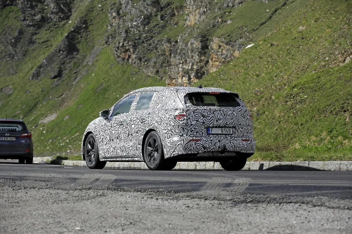 Skoda Enyaq: il SUV elettrico atteso per fine 2020 [Foto spia] (9)