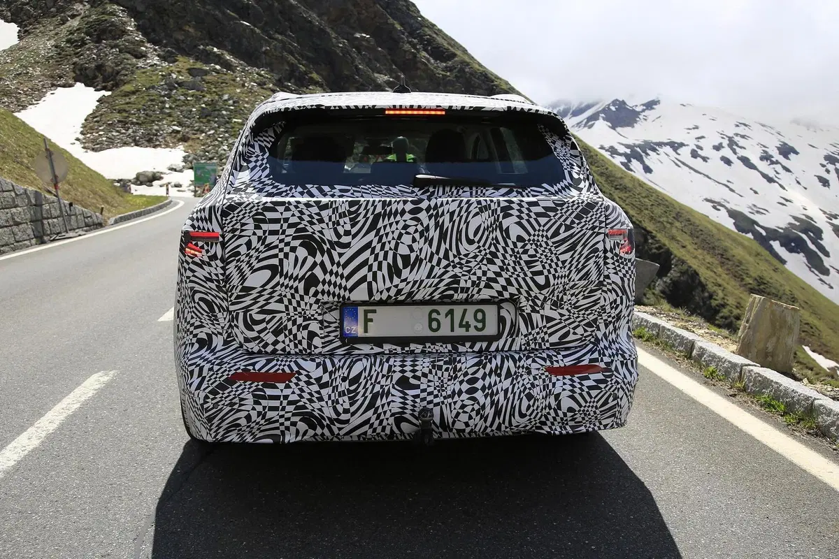 Skoda Enyaq: il SUV elettrico atteso per fine 2020 [Foto spia] (14)