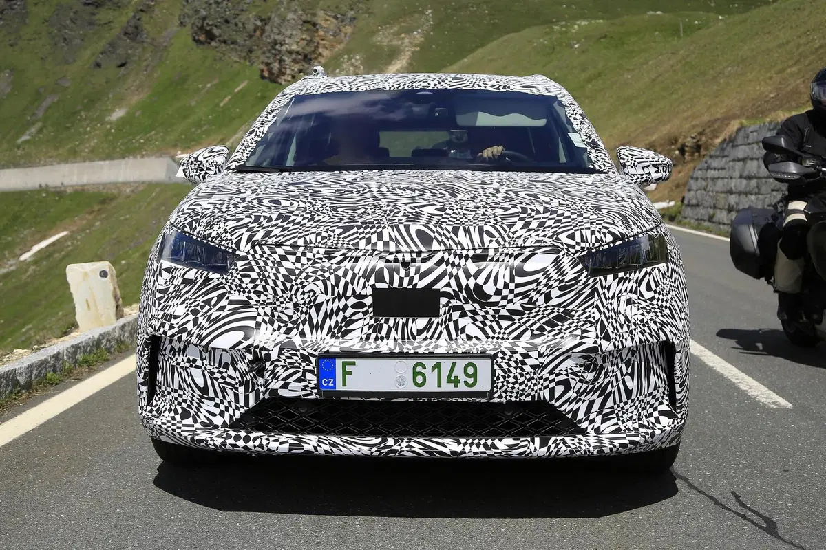 Skoda Enyaq: il SUV elettrico atteso per fine 2020 [Foto spia] (16)