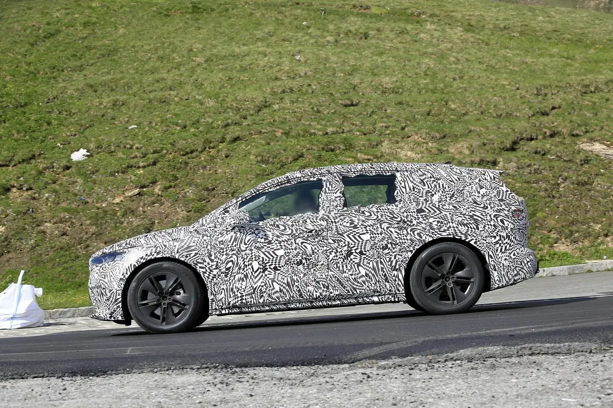 Skoda Enyaq: il SUV elettrico atteso per fine 2020 [Foto spia] (6)
