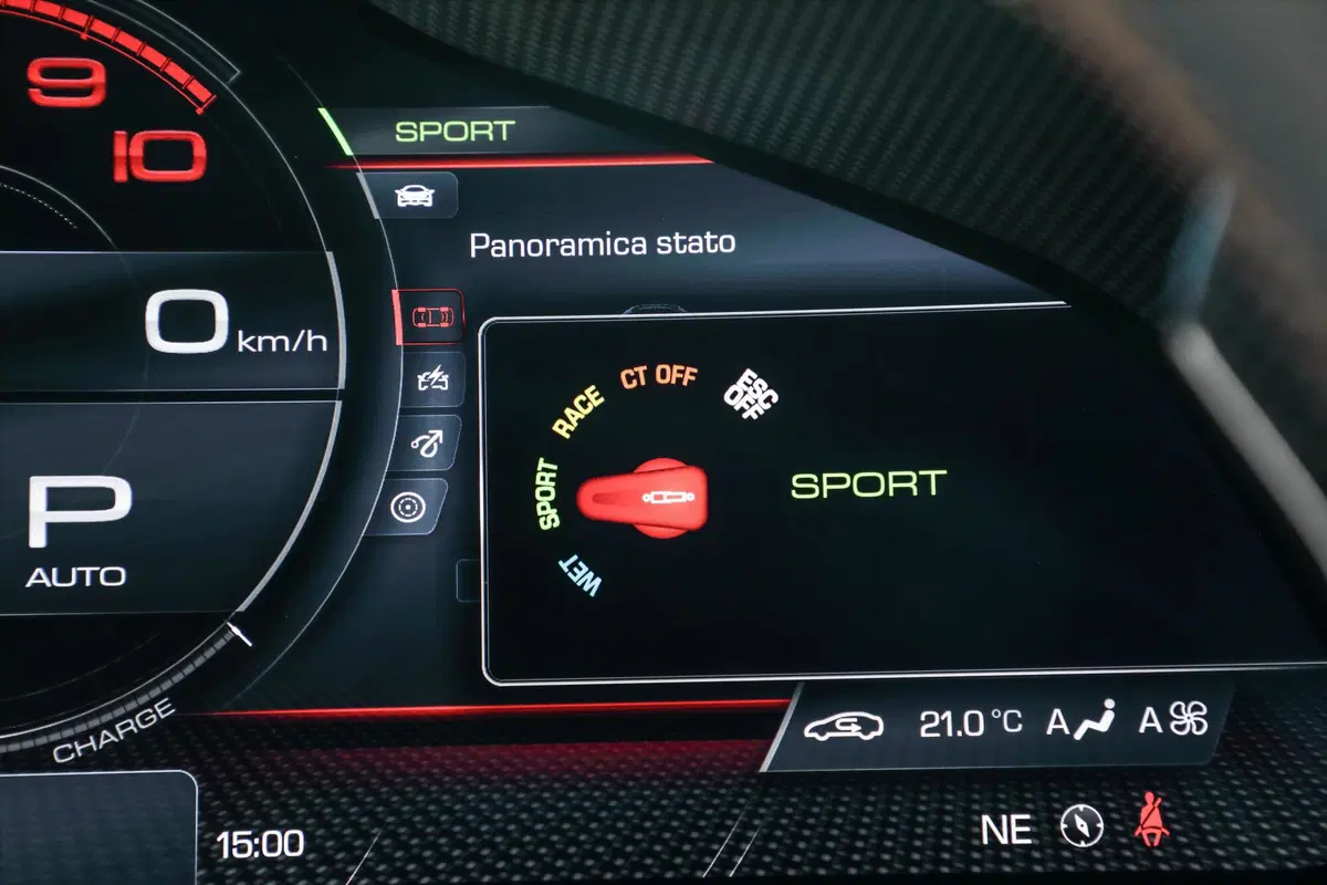 Ferrari SF90 Stradale | Dall'inferno al paradiso in un lampo. Prova test drive (25)