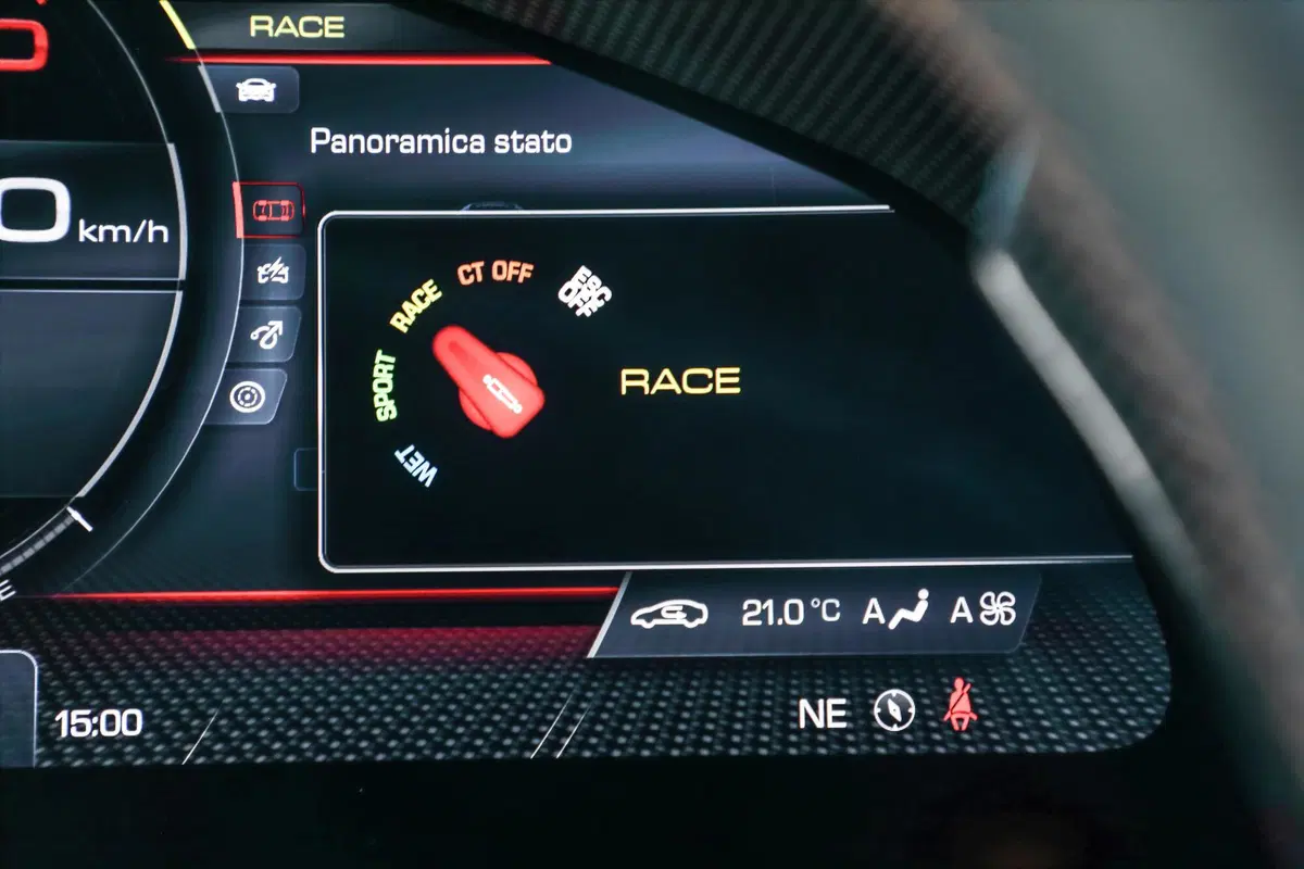 Ferrari SF90 Stradale | Dall'inferno al paradiso in un lampo. Prova test drive (27)