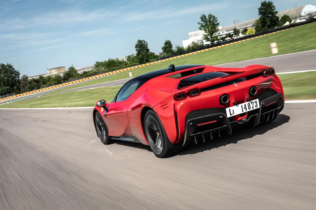 Ferrari SF90 Stradale | Dall'inferno al paradiso in un lampo. Prova test drive (5)