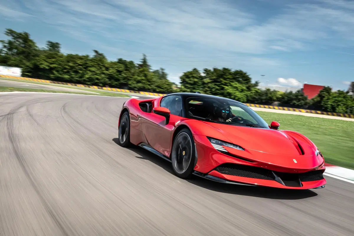 Ferrari SF90 Stradale | Dall'inferno al paradiso in un lampo. Prova test drive