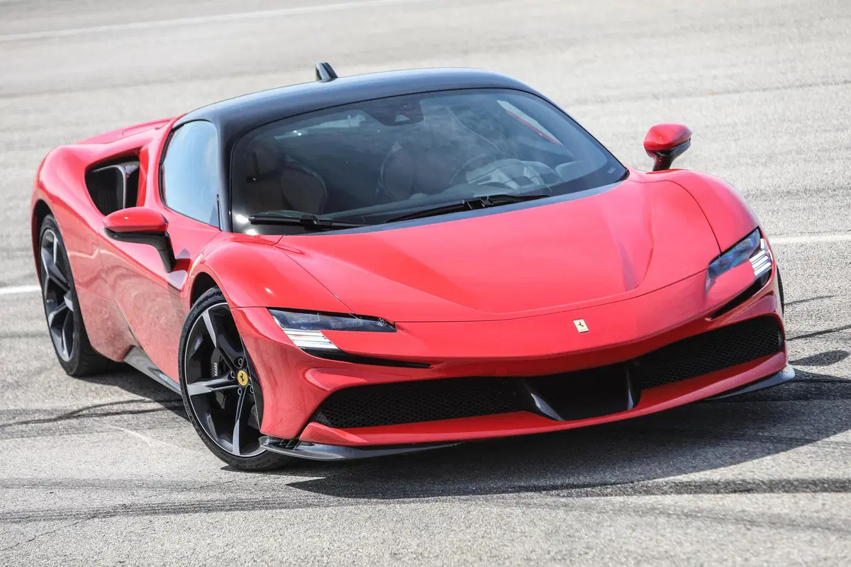 Ferrari SF90 Stradale | Dall'inferno al paradiso in un lampo. Prova test drive (11)