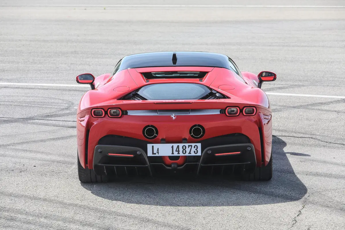 Ferrari SF90 Stradale | Dall'inferno al paradiso in un lampo. Prova test drive (13)