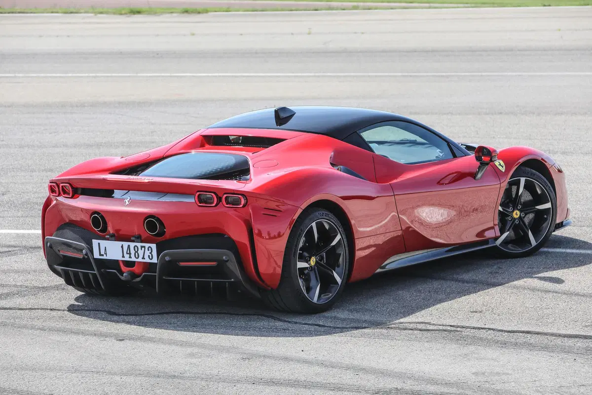 Ferrari SF90 Stradale | Dall'inferno al paradiso in un lampo. Prova test drive (9)