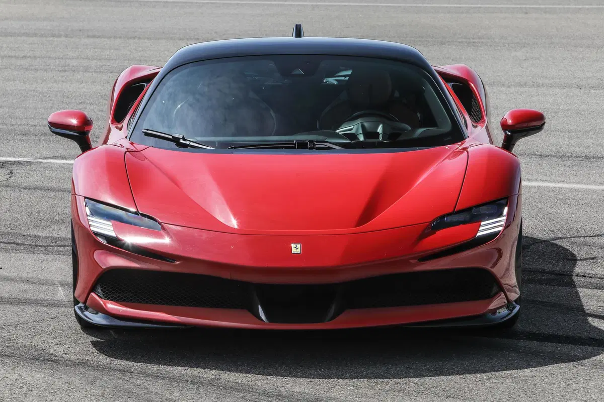 Ferrari SF90 Stradale | Dall'inferno al paradiso in un lampo. Prova test drive (7)