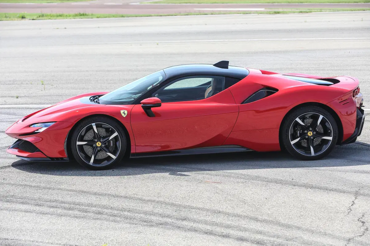 Ferrari SF90 Stradale | Dall'inferno al paradiso in un lampo. Prova test drive (8)
