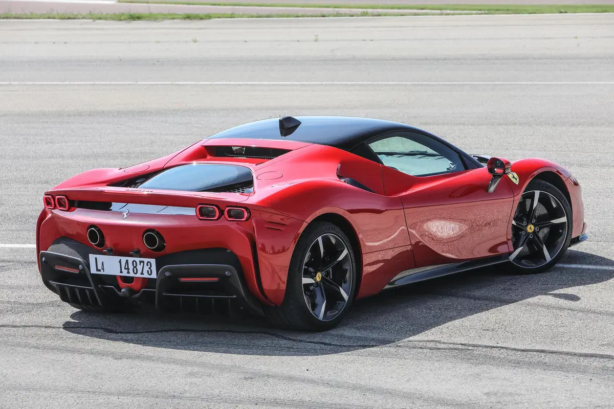 Ferrari SF90 Stradale | Dall'inferno al paradiso in un lampo. Prova test drive (10)