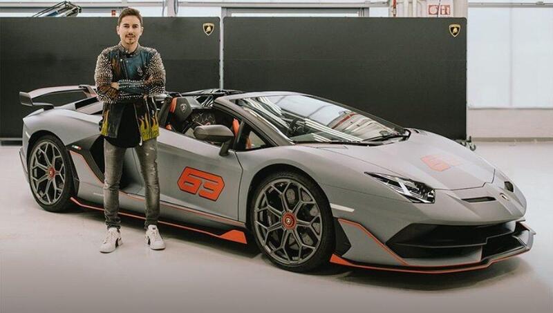 Jorge Lorenzo torna a correre in MotoGP con Ducati? Intanto si prende una Lamborghini V12