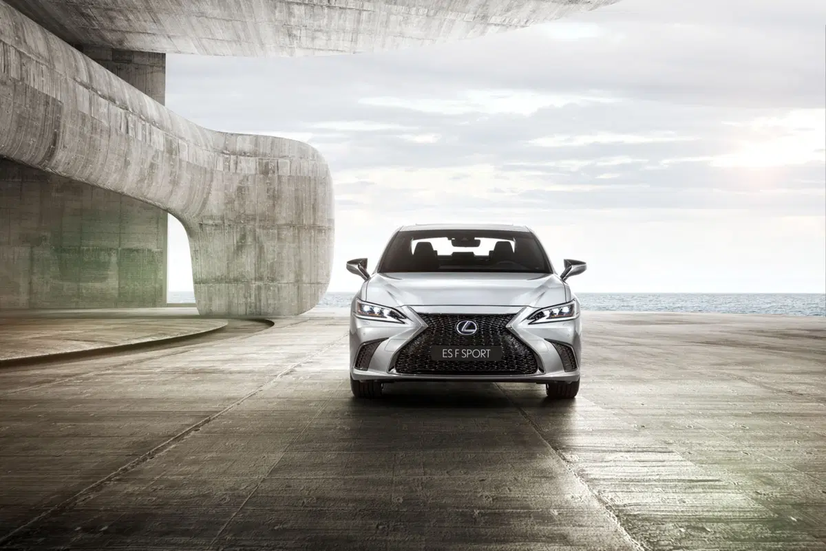 Lexus ES 2019 | in Europa con l'ibrido e 218 CV [Video] (2)