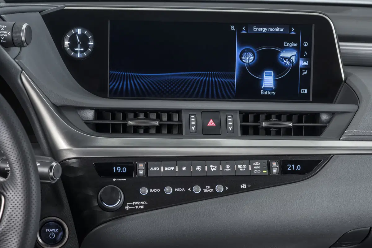 Lexus ES 2019 | in Europa con l'ibrido e 218 CV [Video] (4)