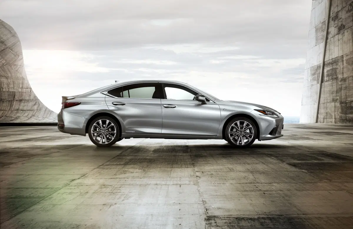 Lexus ES 2019 | in Europa con l'ibrido e 218 CV [Video] (6)