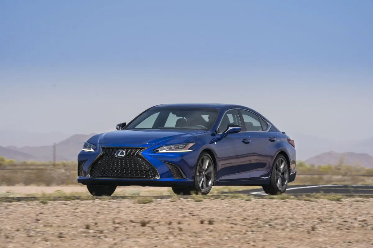 Lexus ES 2019 | in Europa con l'ibrido e 218 CV [Video] (10)