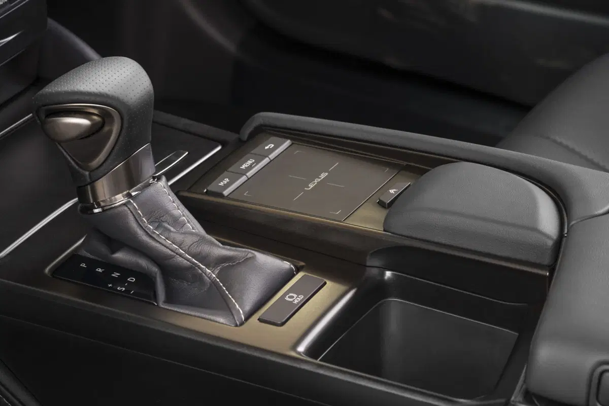 Lexus ES 2019 | in Europa con l'ibrido e 218 CV [Video] (13)