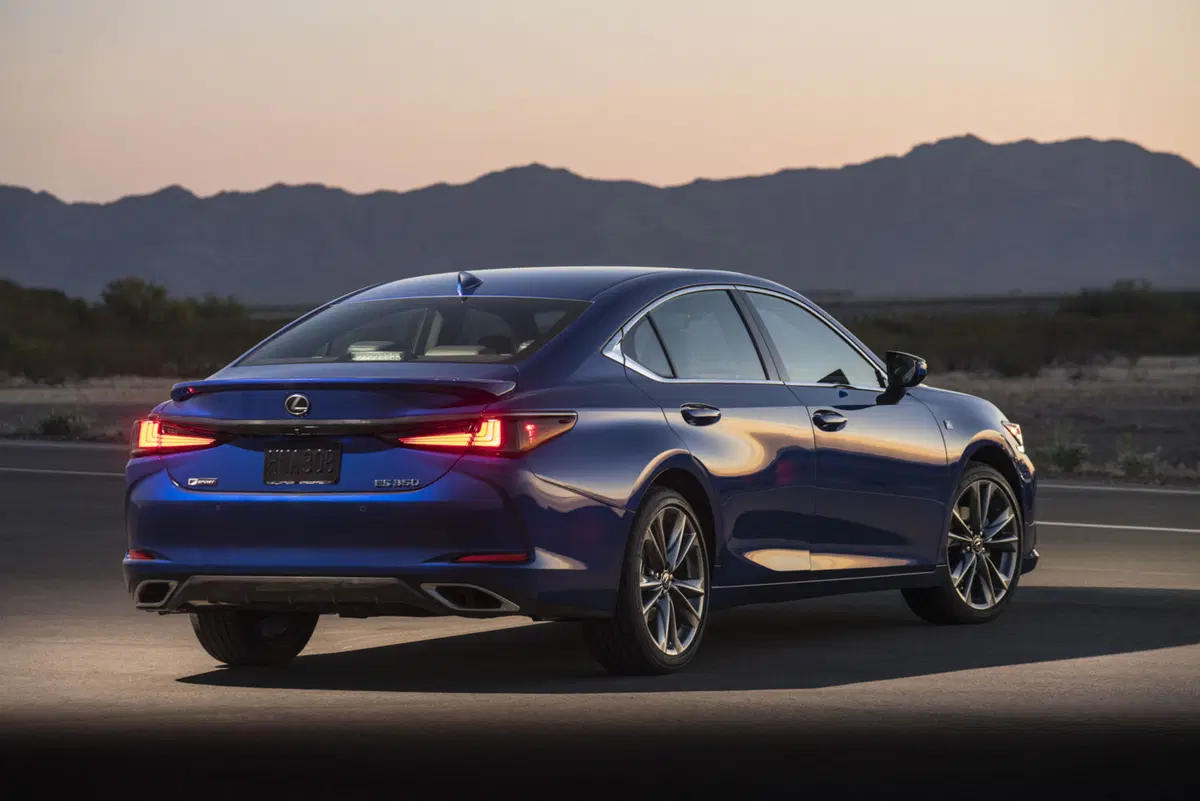 Lexus ES 2019 | in Europa con l'ibrido e 218 CV [Video] (17)