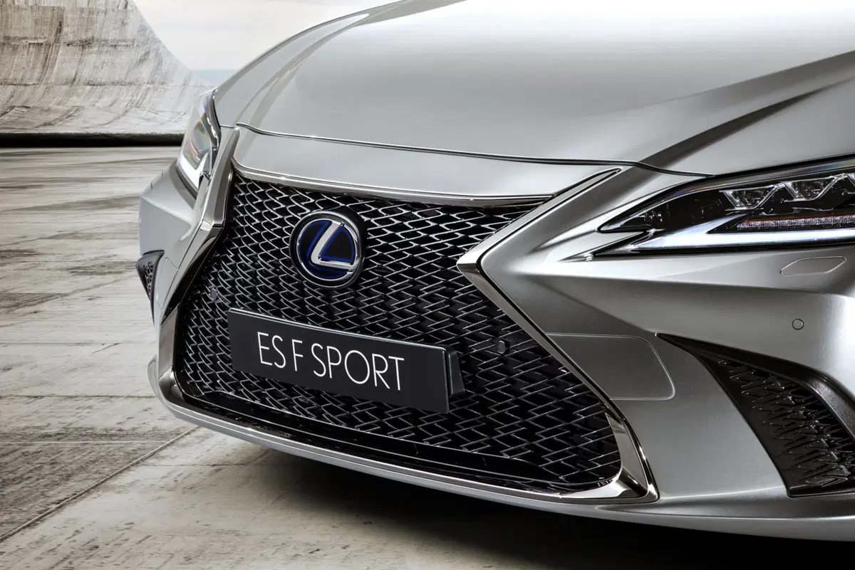 Lexus ES 2019 | in Europa con l'ibrido e 218 CV [Video] (20)