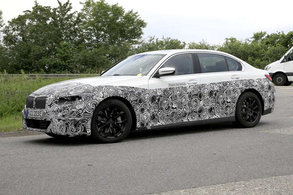 BMW Serie 3: sarà anche elettrica [Foto spia] (4)