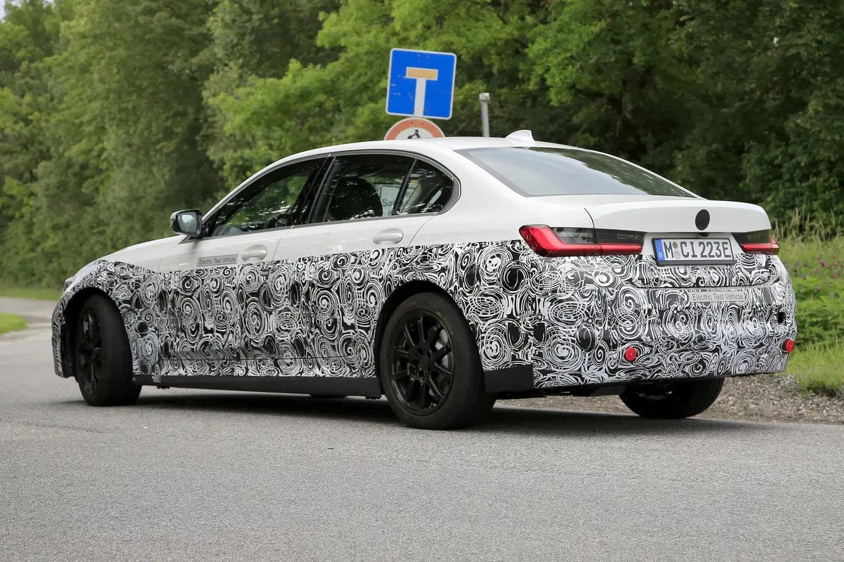 BMW Serie 3: sarà anche elettrica [Foto spia] (7)