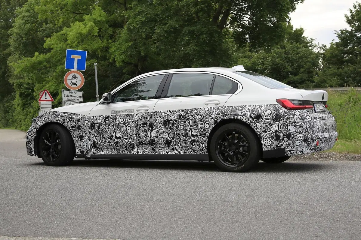 BMW Serie 3: sarà anche elettrica [Foto spia] (6)