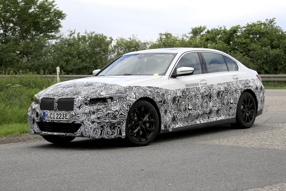 BMW Serie 3: sarà anche elettrica [Foto spia] (3)