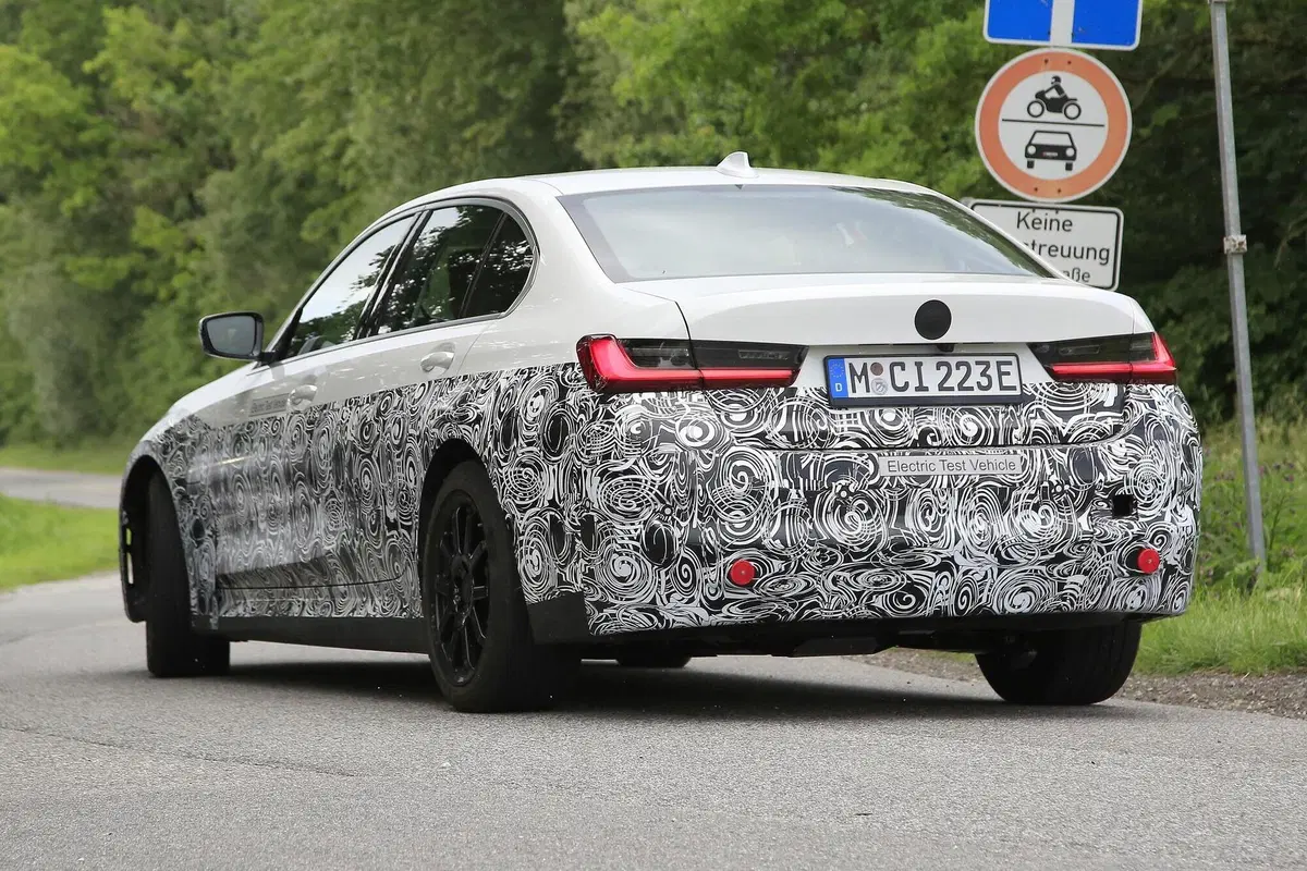 BMW Serie 3: sarà anche elettrica [Foto spia] (8)