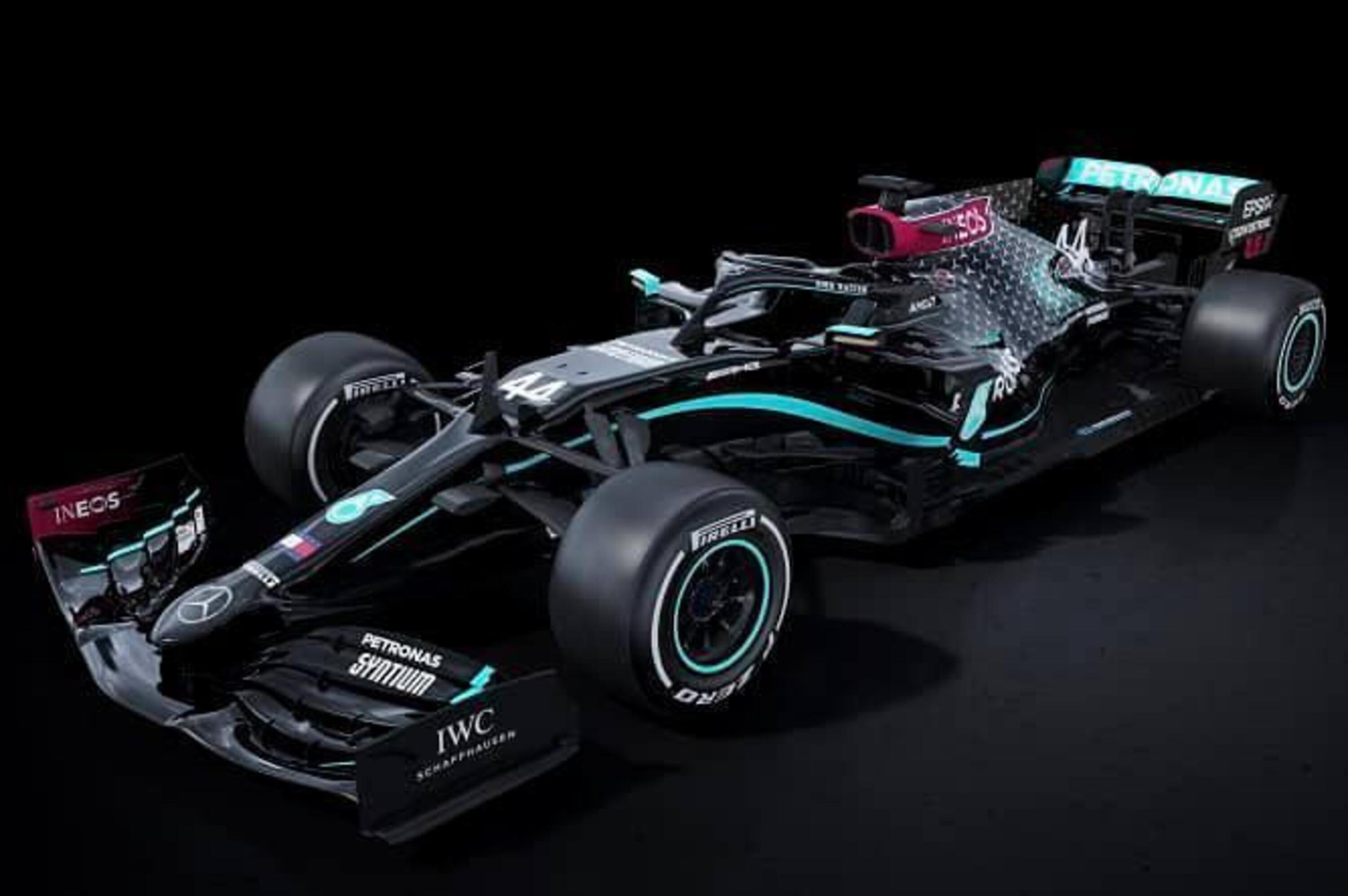 F1: la Mercedes W11 si veste di nero contro il razzismo