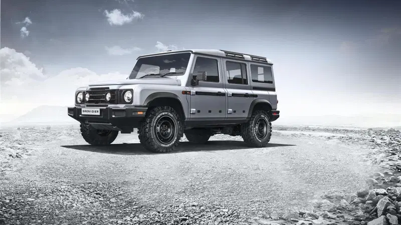 Ecco Ineos Grenadier, Anche in Italia il nuovo fuoristrada british: 4x4 puro e minimalista [motori BMW]
