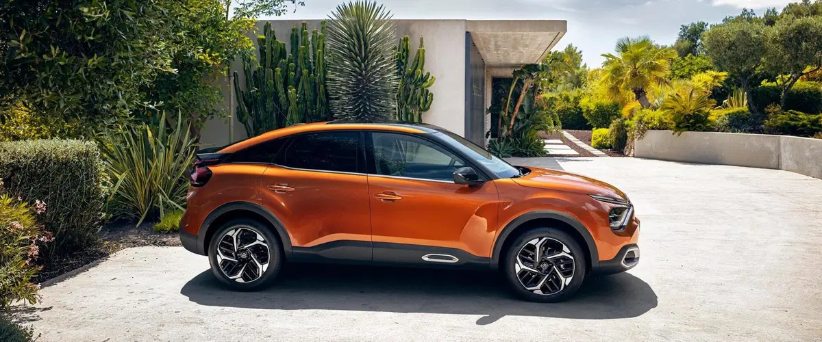 Il nuovo passo Citroen, Per stile e auto elettrica: ecco C4 ed e-C4 [video anteprima] (8)