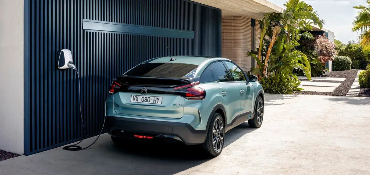 Il nuovo passo Citroen, Per stile e auto elettrica: ecco C4 ed e-C4 [video anteprima] (10)