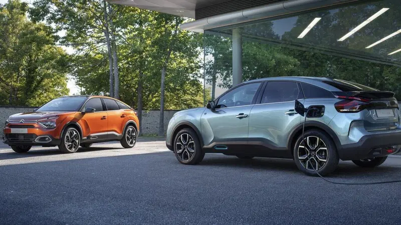 Il nuovo passo Citroen, Per stile e auto elettrica: ecco C4 ed e-C4 [video anteprima]