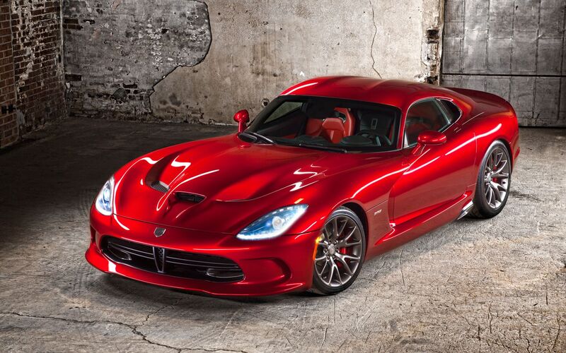 La Dodge Viper &egrave; azionata da un V10 di 8,4 litri che eroga ben 654 cavalli a 6200 giri/min. Ogni cilindro ha una capacit&agrave; di 840 cm3 e al regime di potenza massima i pistoni hanno una velocit&agrave; media di 20,8 metri al secondo