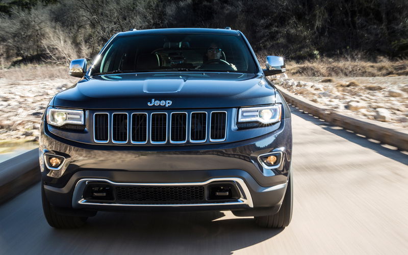 Una versione del Grand Cherokee della Jeep ha un motore V8 di 6,4 litri, con distribuzione ad aste e bilancieri e due valvole per cilindro. La cilindrata unitaria &egrave; 800 cm3