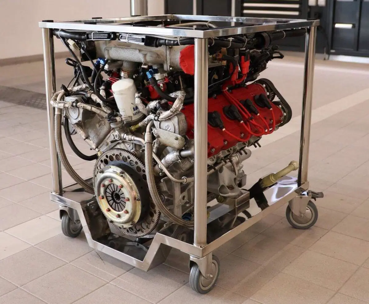 Forza puristi del Ferro: con meno di 25K si diventa “ferraristi” di quelli con il raro V8 biturbo della F40 [senza accenderlo!] (2)