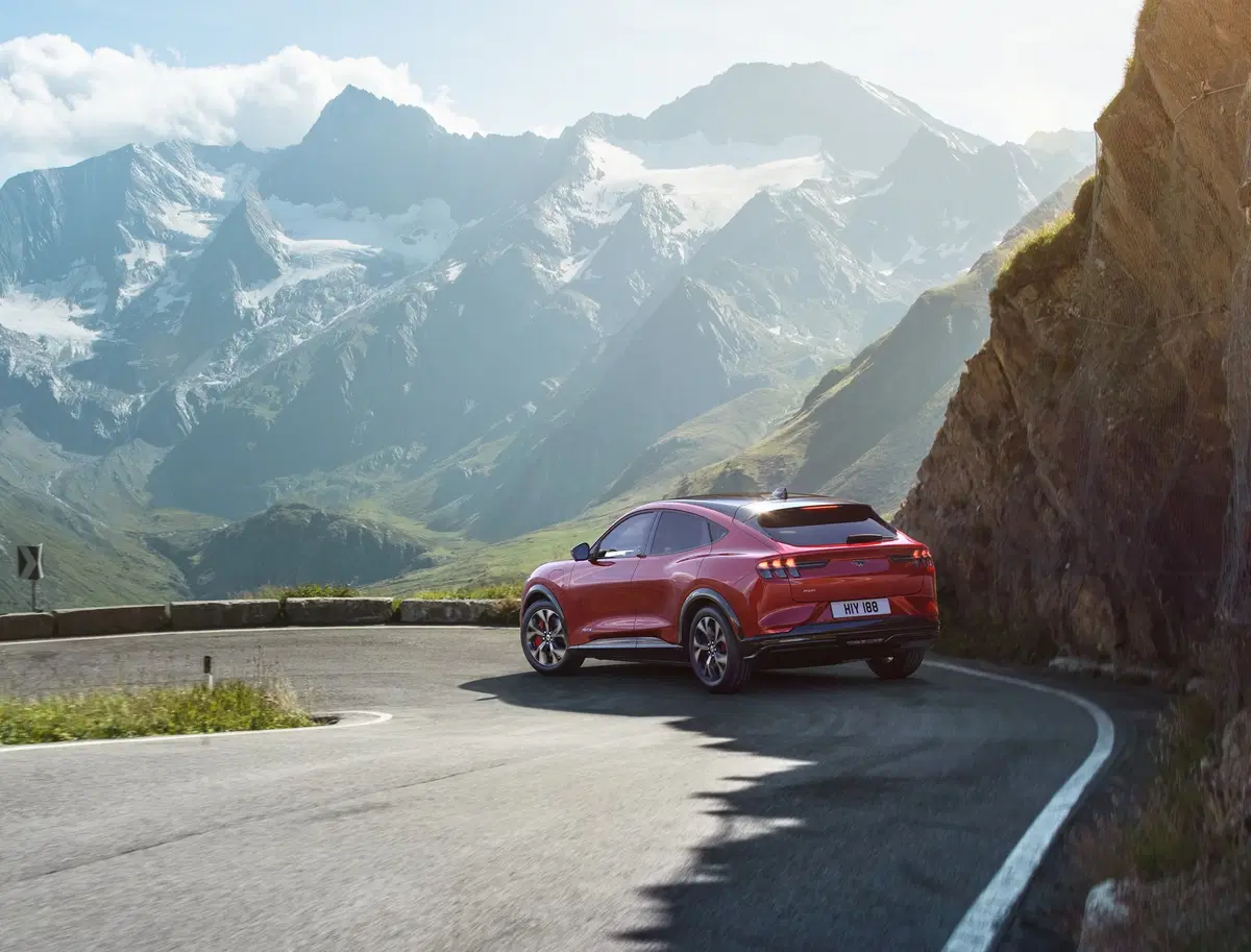 Ford Mustang Mach-E: è più potente, si parte da 266 CV (12)
