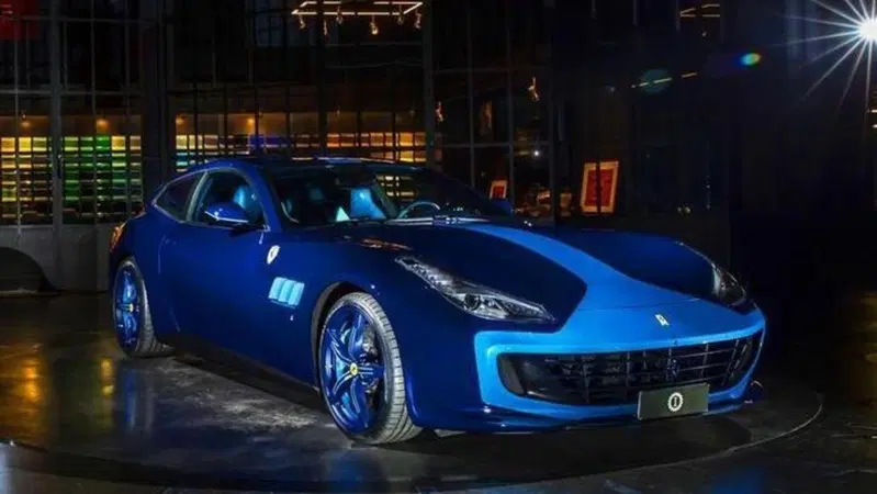 Garage Italia, all'asta la Ferrari GTC4Lusso e la Abarth 595 Competizione di Lapo Elkann