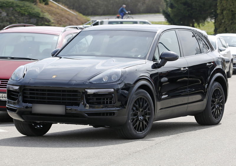 Nuova Porsche Cayenne: i primi scatti del muletto