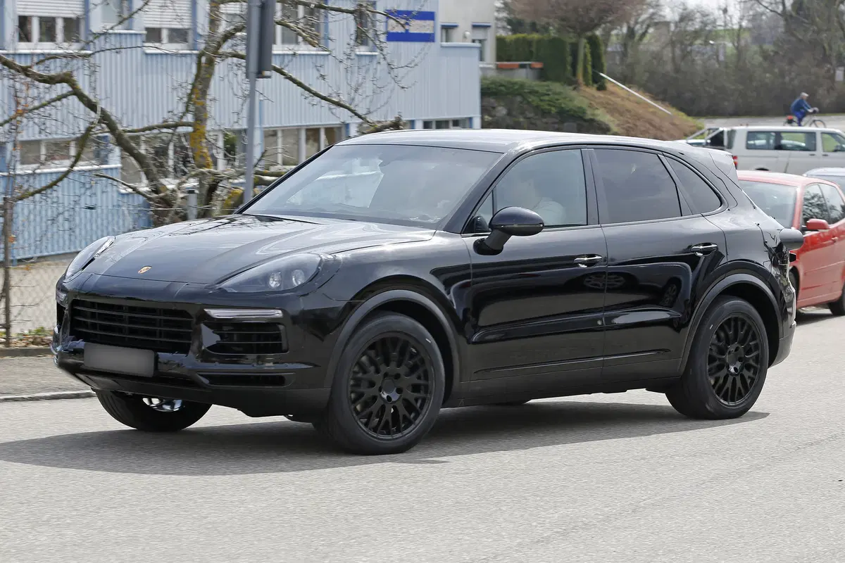 Nuova Porsche Cayenne: i primi scatti del muletto (4)