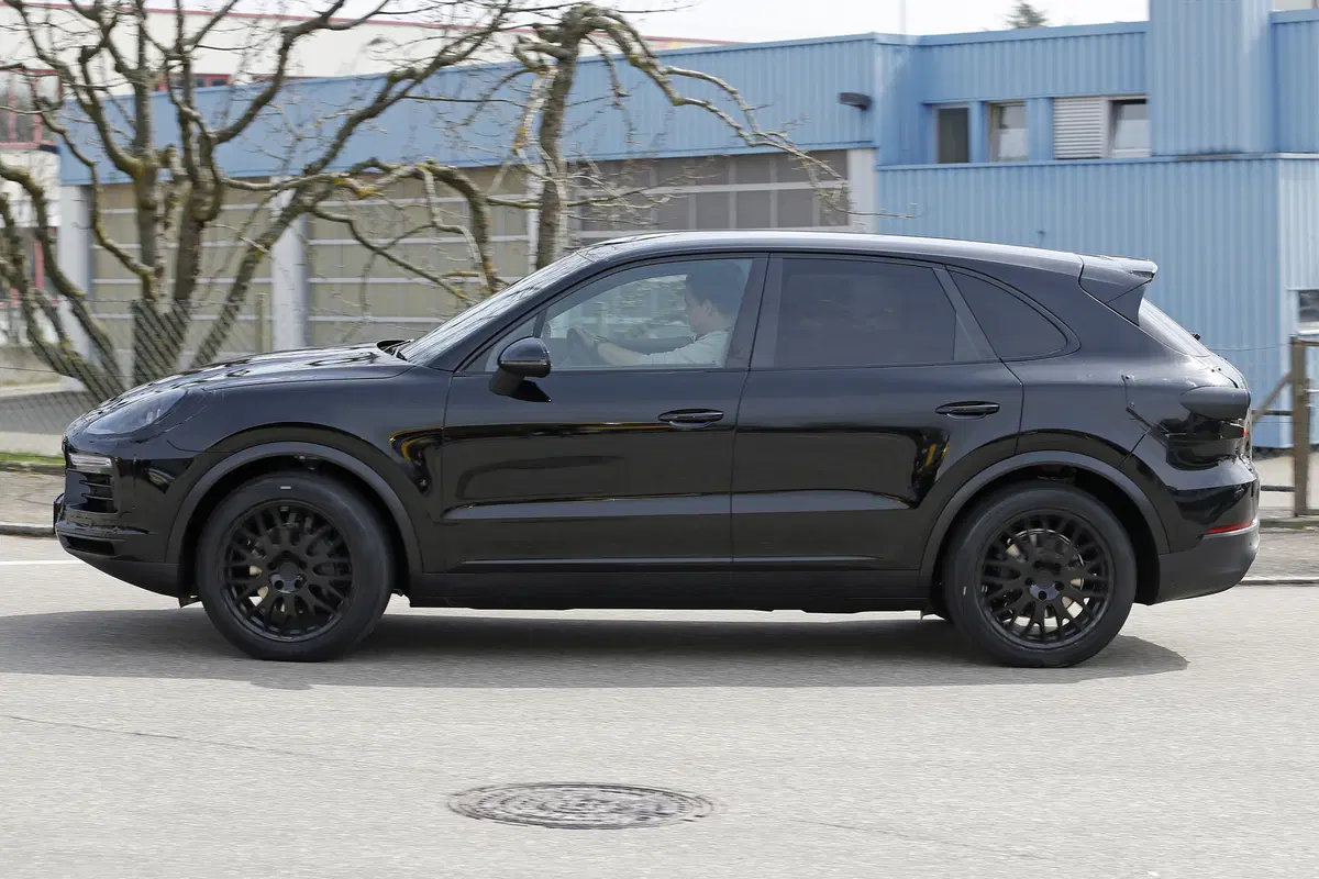 Nuova Porsche Cayenne: i primi scatti del muletto (5)