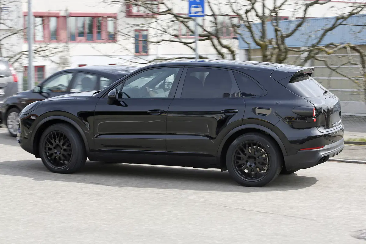Nuova Porsche Cayenne: i primi scatti del muletto (7)