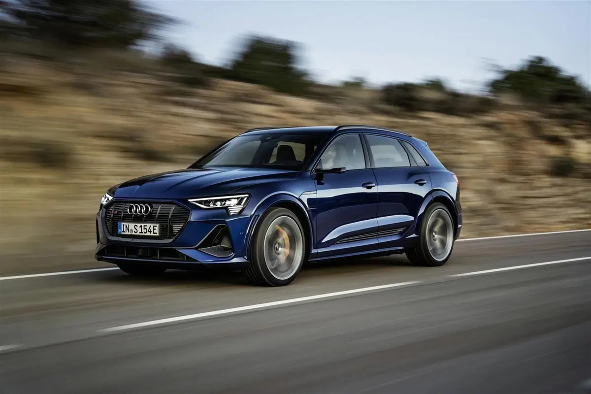 Audi e-tron S, 503 CV per il SUV elettrico (4)