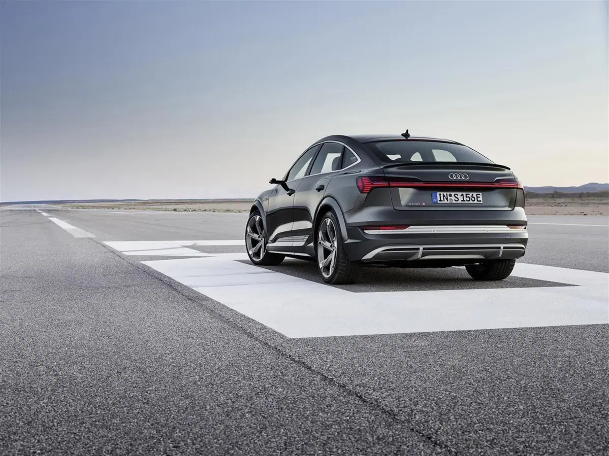Audi e-tron S, 503 CV per il SUV elettrico (11)