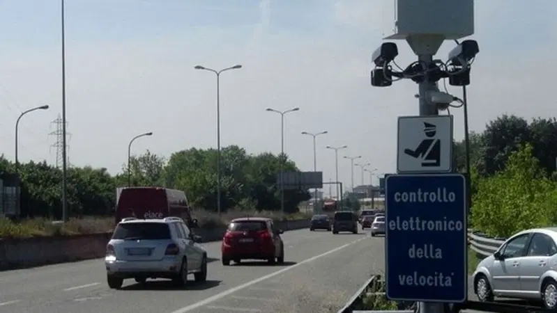 Pizzicata dall'autovelox a 703 km/h: multa record in provincia di Ancona